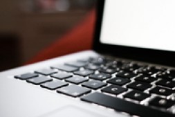 Windows 10 上完美联机运行红色警戒 2 的必要步骤